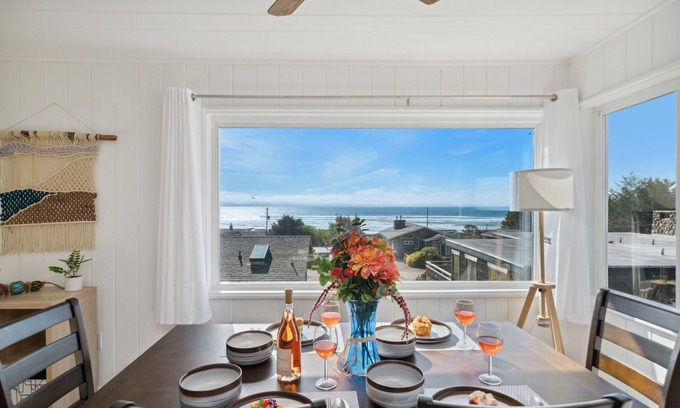 Neahkahnie Beach House | Treasure Hideaway-Manzanita Or., Ocean View,Fenced Yard, Arcade games, Dog Ok