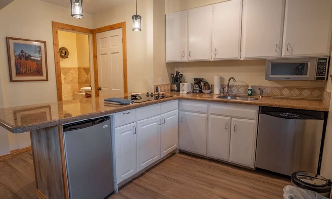 Downtown Park City Hotel | Treasure Mountain Inn - Junior Suite #33 - Cleaning fees included!