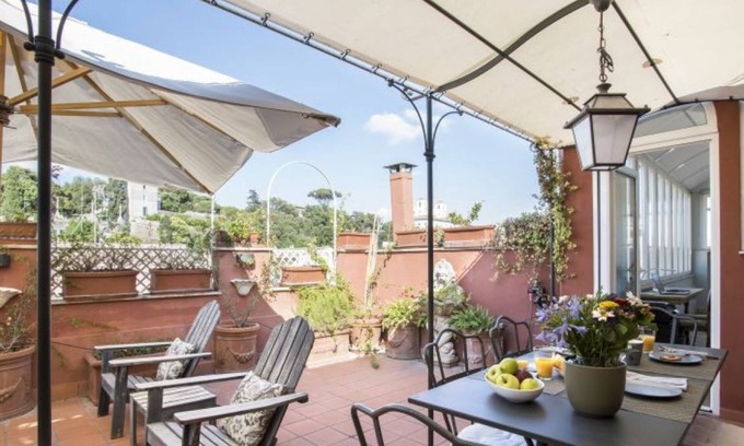 Rione IV Campo Marzio Apartment | TreasureRome Spanish Steps Terrace