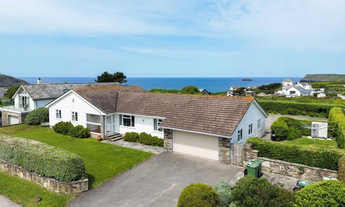 Trebetherick Cottage | TREBARTHA, pet friendly, with a garden in Daymer Bay