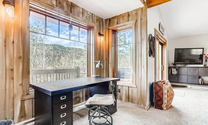 Weisshorn House | Tree House Cabin-Unique 2BR Home w/Shared HotTub!