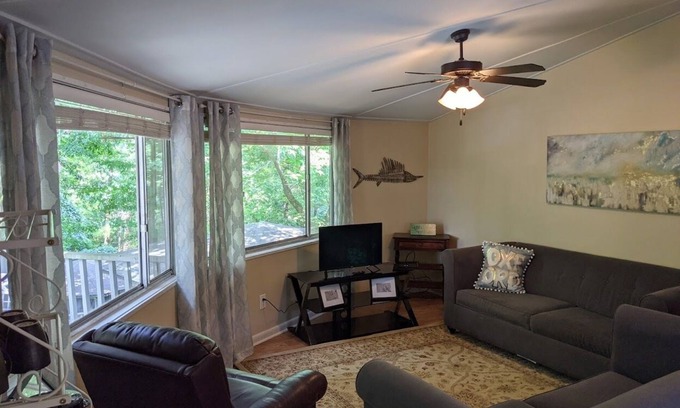 Oxford Condo | Tree House Condo! Great Location! Steps From Campus!