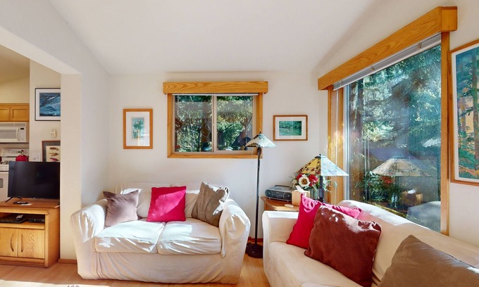 Brookings Cabin | Tree-lined cabin with studio & gorgeous decks, just up from Whaleshead Beach