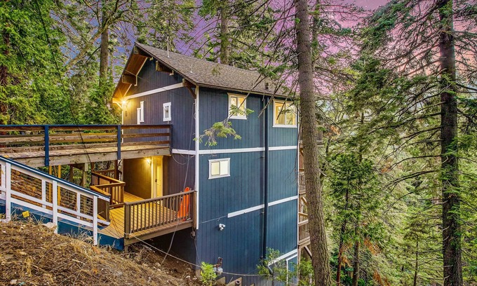 Arrowhead Villas Cabin | Tree-Lined Lake Arrowhead Cabin ~ 1 Mi to Village!