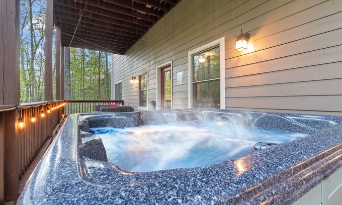 Helen House | Tree Top Haus! Dog Friendly! Relaxing Hot Tub! Cozy Movie Room! & Fun Game Room!