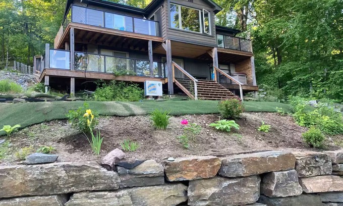 Haliburton Cottage | Tree top Living in the heart of cottage country. Stunning 4 season cottage.