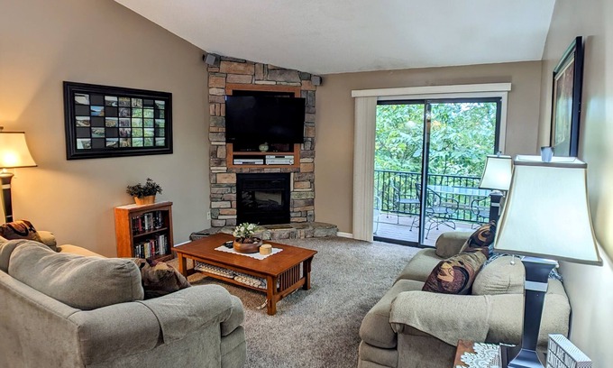 Table Rock Condo | Tree Top Terrace~NEW LISTING!~Pointe Royale Resort~Pools~Hottub