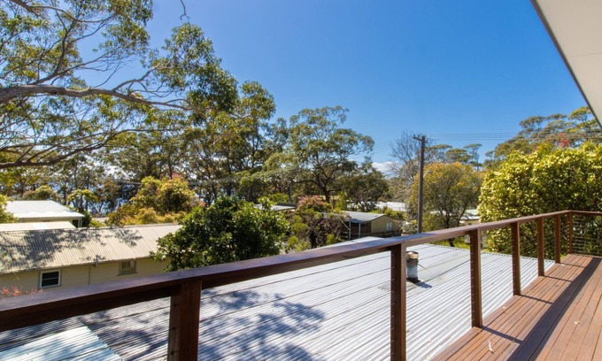 Cudmirrah House | Tree Tops - Just metres from beautiful Swan Lake