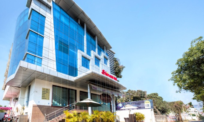 Gomti Nagar Hotel | Treebo Shivam Inn Near Singapore Mall