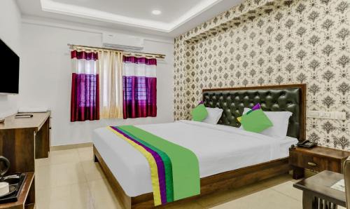 RR Nagar Hotel | Treebo Three Drops
