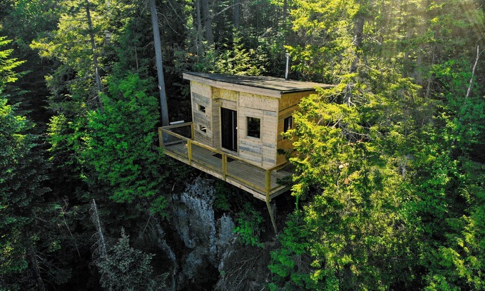 Saint-Faustin-Lac-Carre House | Treehouse #18 | The Cliff house