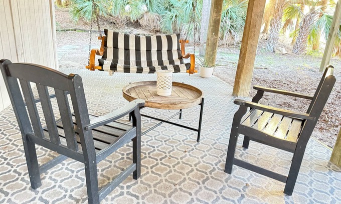 Edisto Island House | Treehouse Cottage - 3 Minute Beach Walk! ~ 3BR/3BA - Privacy Among Historic Oaks
