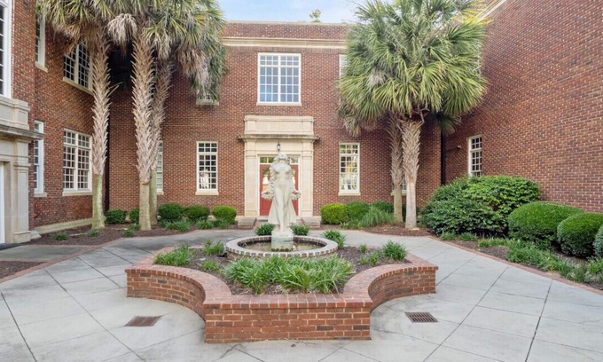 Shandon Condo | Treetop Loft 2/2 USC Downtown Columbia