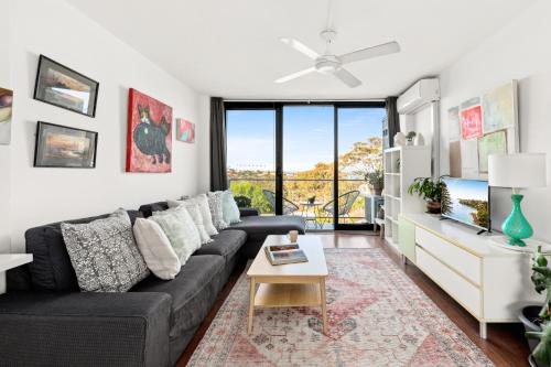 Bronte Apartment | Treetop Retreat Five Minute Stroll To The Beach