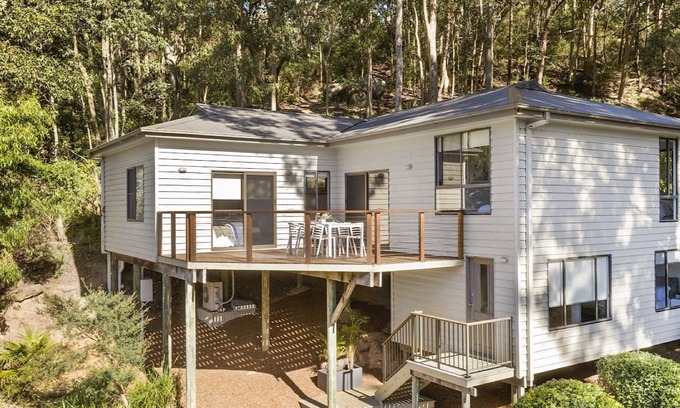 Hardys Bay House | Treetop's on the Bay