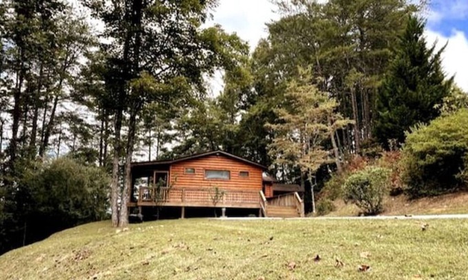 Williamstown Cabin | Treetop View Amazing Outdoor Space McCaysville