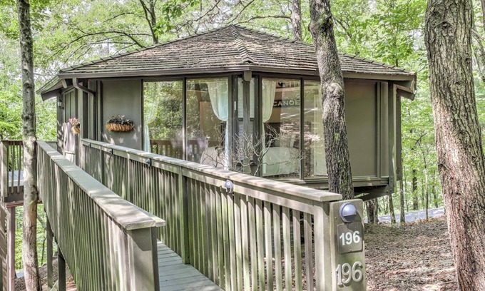 Big Canoe Ski Chalet | Treetopper Hideaway - A Relaxing Chic Bungalow