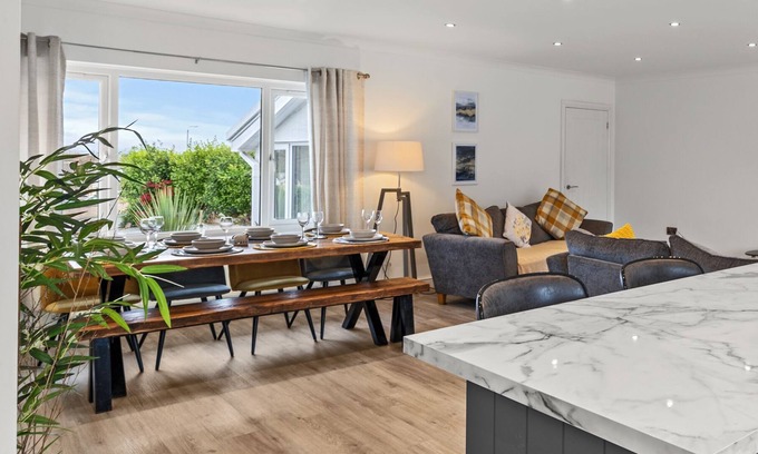 Saundersfoot Cottage | Treetops - Modern Cottage, Close to Beach