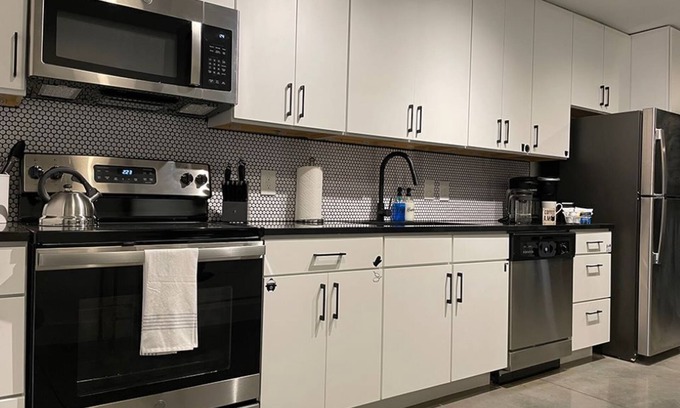 Judson Apartment | Trendy 1-bedroom apartment with a pool