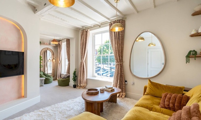 Shrewsbury Apartment | Trendy 2-bed escape in prime central location | Pass the Keys
