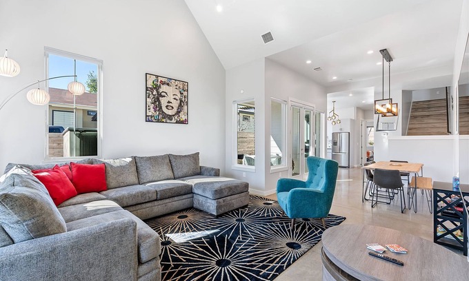 South Manchaca House | Trendy 3 bedroom in South Austin! Pet Friendly!