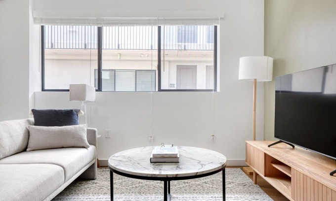 Palms Apartment | Trendy Culver City 1BR w/Gym & Roof Lounge, Walkable Area, by Blueground