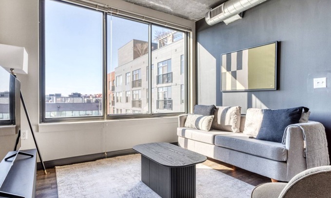 H Street Corridor Apartment | Trendy H Street 2 BR w/ Gym & Pool, near Union Station, by Blueground