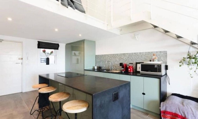 Victoria and Alfred Waterfront Apartment | Trendy Loft Apartment in buzzing Greenpoint!