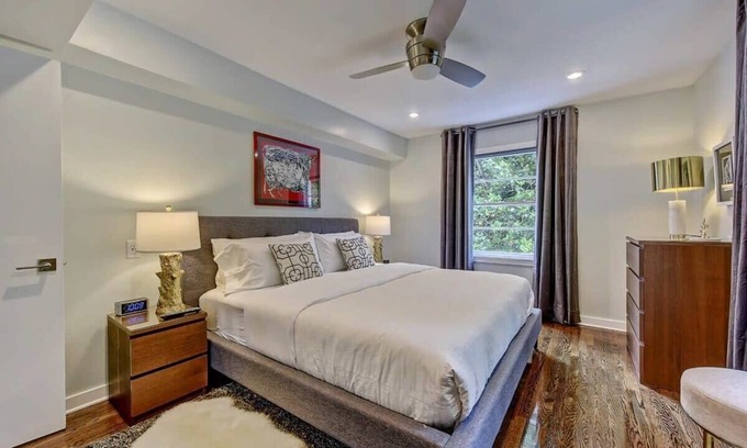 Cherry Condo | Trendy Myers Park 1BR King Condo | Queens Rd