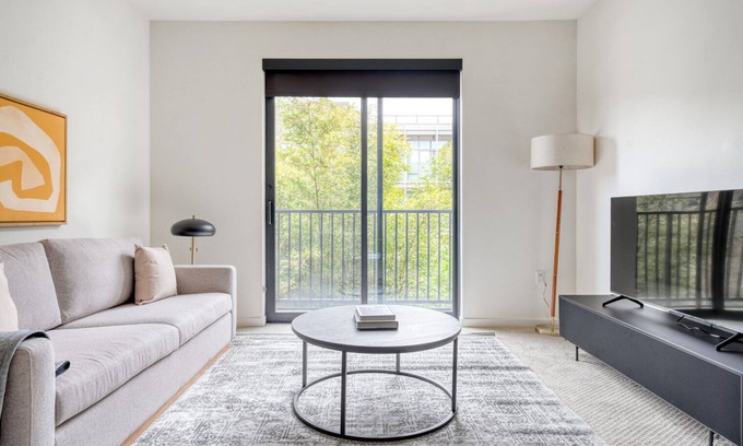 The Villas Apartment | Trendy Santana Row 1BR w/Gym & Pool, 10 mins to Google, by Blueground