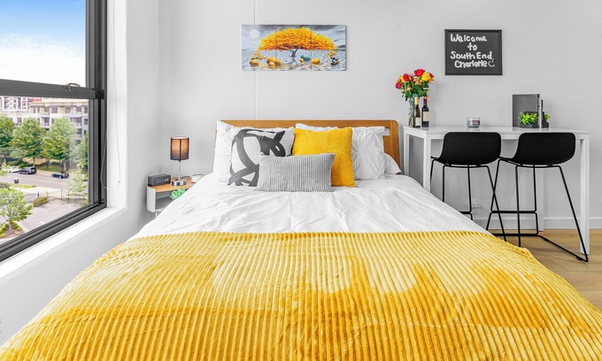 Charlotte Apartment | Trendy Southend Studio