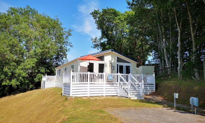 Dawlish Warren House | Trevellian - Spacious Scenic Lodge - Tranquil Retreat
