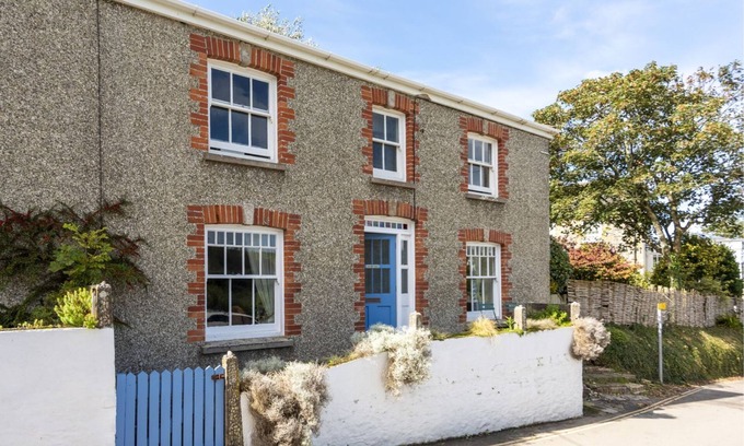 Crantock Cottage | Trevethen Cottage- a traditional cottage in Crantock with parking
