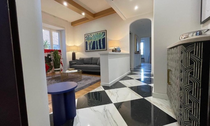 Rione II Trevi Apartment | Trevi Fountain Luxury Flat