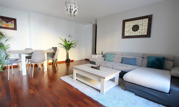 Serris Apartment | TRIANONS5 ~ 6 travelers + parking - 15min walk Disneyland