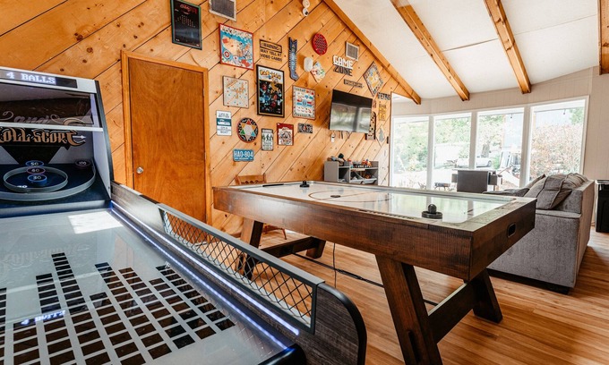 Indian Point Condo | Tribesman Resort #9 - Renovated Condo, Lake Access, Slip Rental, Great Location!