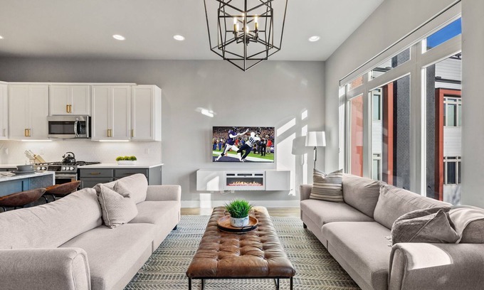 Haynes Area House | Trinity Skyline - Private Rooftop Deck - Game Room