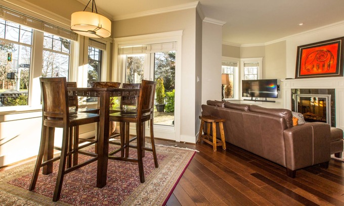 James Bay House | Triple Tiered Townhouse-1800 sq ft Corner Brownstone by Beacon Hill Park & Royal Museum