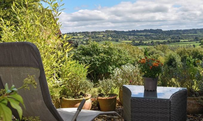Wincanton Cottage | TRISTER STUDIO, pet friendly, character holiday cottage in Wincanton