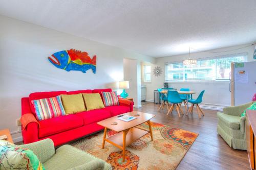 Treasure Island Apartment | Tropic Terrace Suite #29 - Beachfront Resort