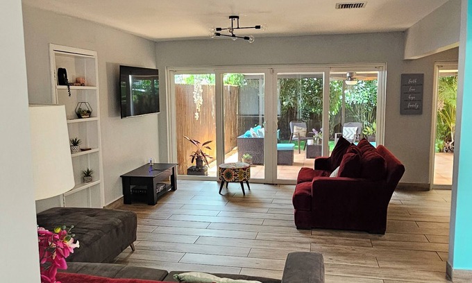 Miami Gardens House | Tropical 3-bedroom estate with WiFi, AC in gorgeous Miami Gardens