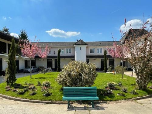 Saint-Martin-en-Biere Apartment | Tropical Cosy