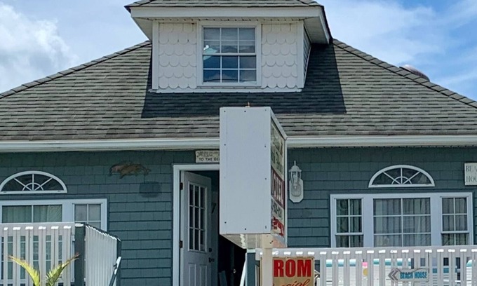 Seaside Heights House | Tropical escape -Beach Block 12 Bedroom 5 Bathrooms, fenced in yard HUGE HOUSE!
