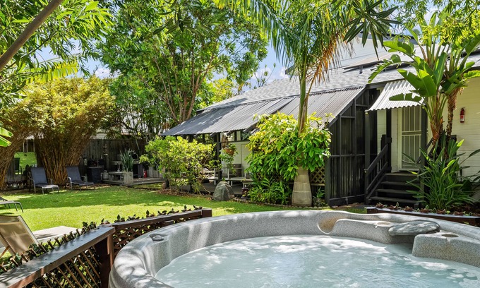 Kihei House | Tropical Garden Family Home & Penthouse - Sleeps 8 Walk to Beach, BBQ, Hot Tub