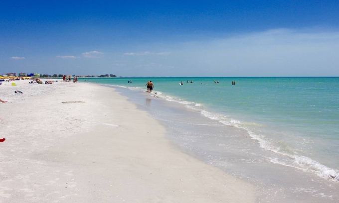 St. Pete Beach Resort | Tropical Getaway! Amazing Room | 2 Outdoor Pools | Steps from St. Pete Beach
