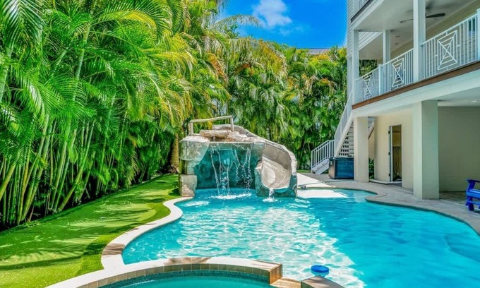 Bradenton Beach House | Tropical Hideaway - Luxury home near dining & beach
