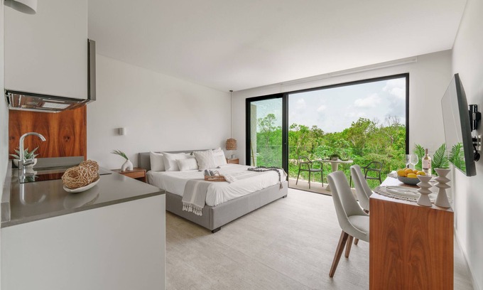 Tulum Apartment | Tropical Jungle at Central Lagunas - Pool & Gym - 5 Min to the Beach and Centro