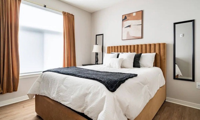 Loughman Apartment | Tropical Luxe near DISNEY - POOL, GYM, ENTERTAINMENT ROOM - Great for Relaxing