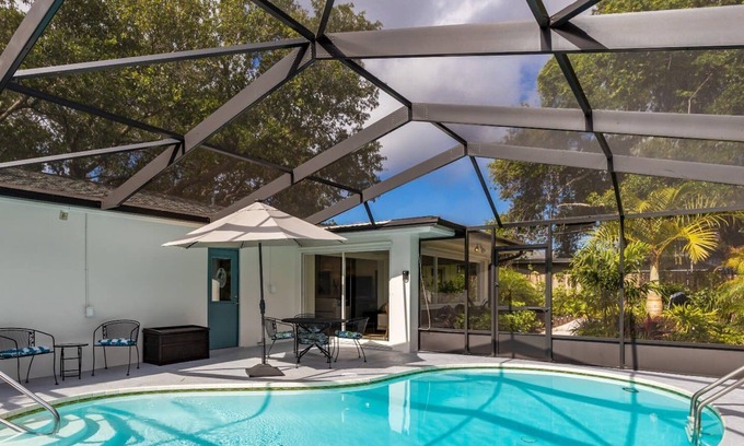 Harbor Hills House | Tropical Oasis 7 mins to beach w/ pool & hot tub
