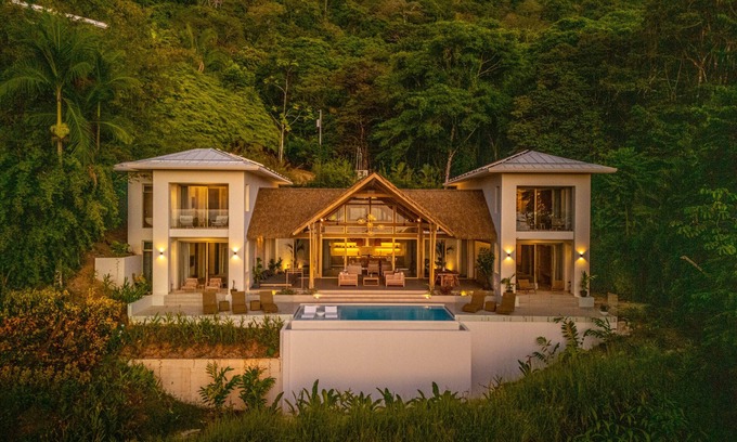 Dominical Villa | Tropical Oceanview Retreat: 11BR for 27 Guests